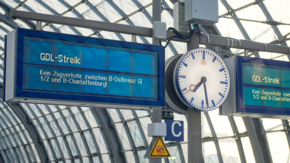 Deutsche Bahn Berlin Hauptbahnhof GDL Streik Anzeige Bahnsteig Foto Deutsche Bahn.jpg